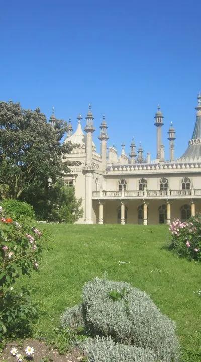 The Lanes & North Laine in Brighton – a popular destination for Loxdale English students