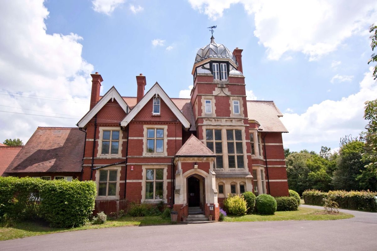 The red-brick building of Loxdale English Centre in Brighton and Hove