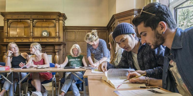 English courses Brighton for adults 16+ at Loxdale English Centre - learn English UK